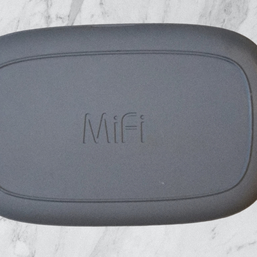 Verizon - Jetpack MiFi 8800L 4G LTE Mobile Hotspot - Gray/Black.